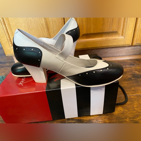 LOLA RAMONA MARY JANE SPATS SPECTATOR RETRO VINTAGE PUMPS HEELS NIB - Picture 8 of 16